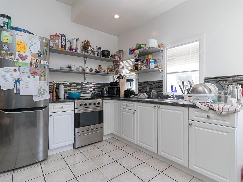 









2335


Howard

St,
Victoria,




BC
V8R 4K8

