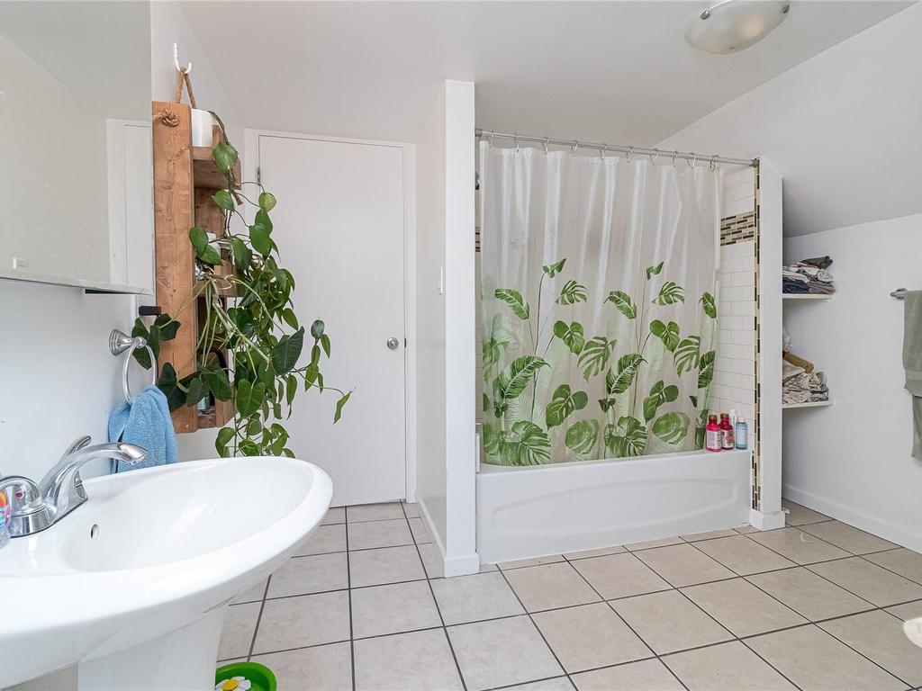 









2335


Howard

St,
Victoria,




BC
V8R 4K8


