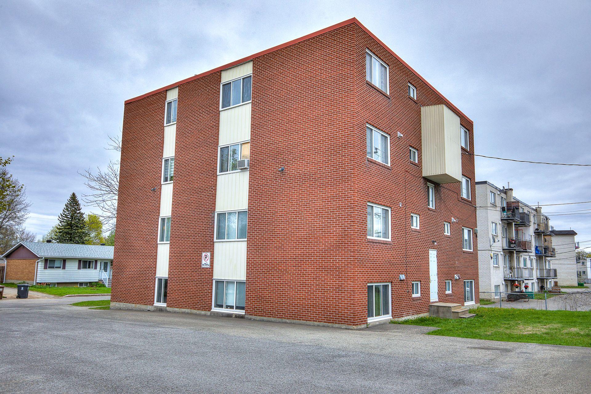 









362


Rue Pascal

,
Boisbriand,




QC
J7G2B2

