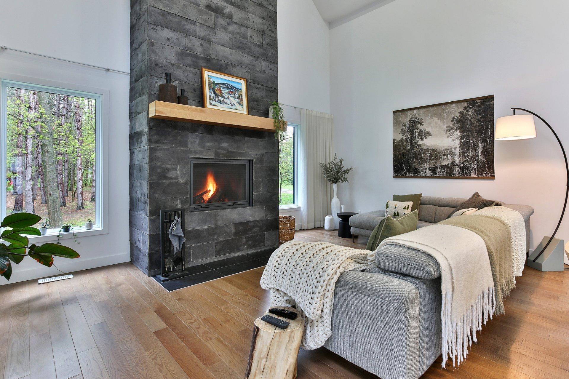 









1202


Rue Shefford

,
Bromont,




QC
J2L1E5

