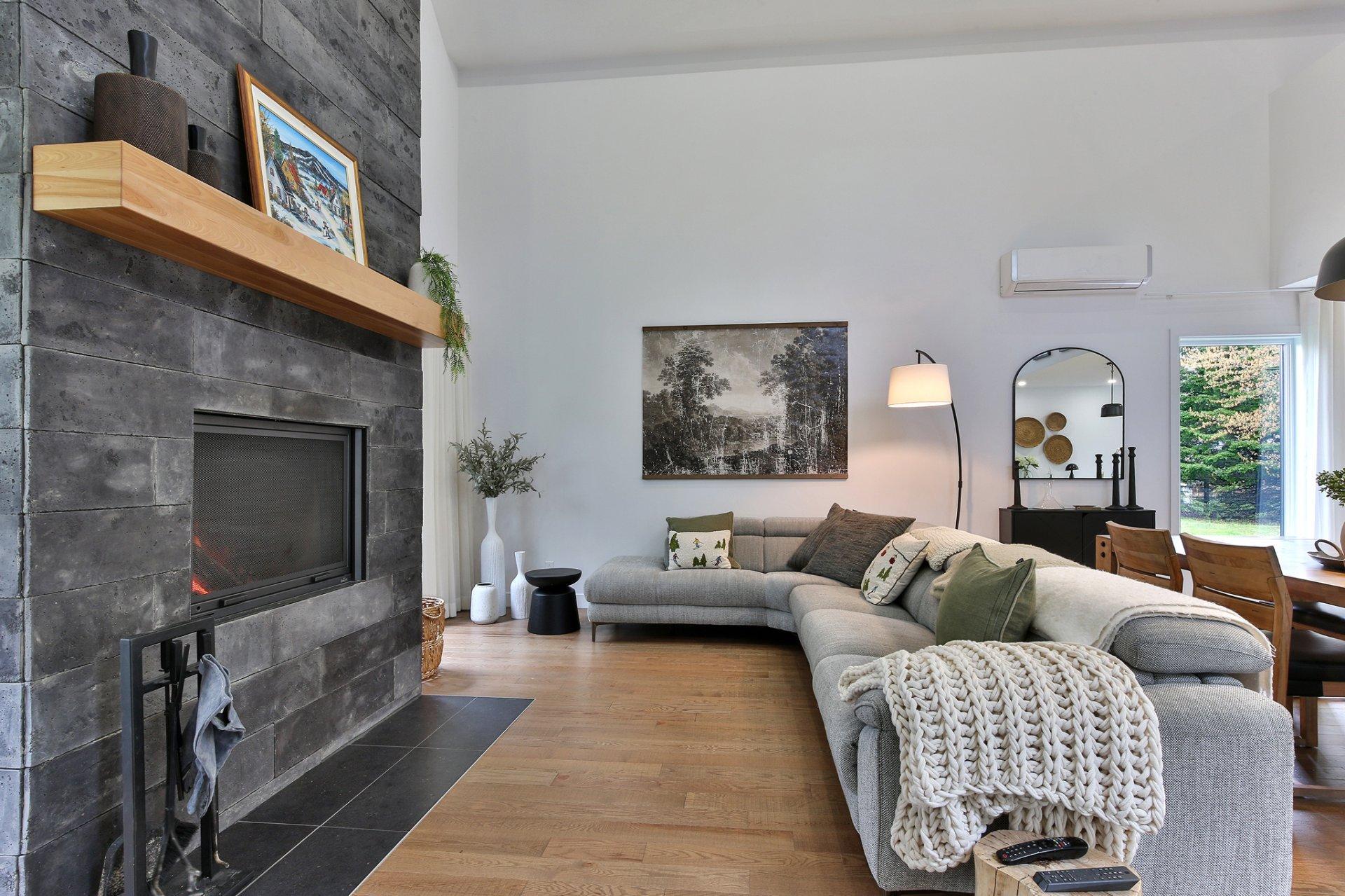 









1202


Rue Shefford

,
Bromont,




QC
J2L1E5

