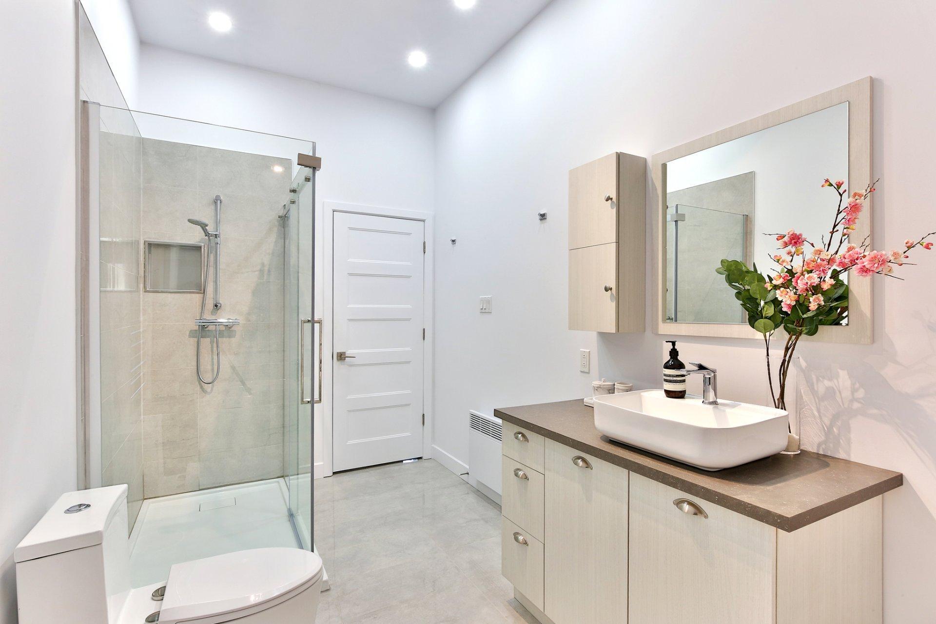 









1202


Rue Shefford

,
Bromont,




QC
J2L1E5

