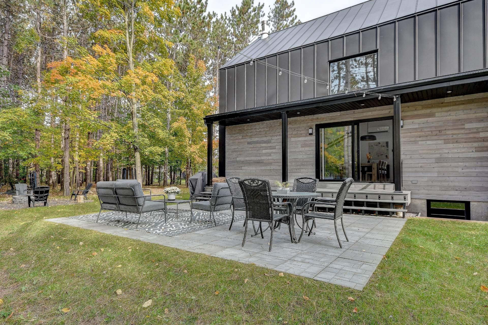 









1202


Rue Shefford

,
Bromont,




QC
J2L1E5


