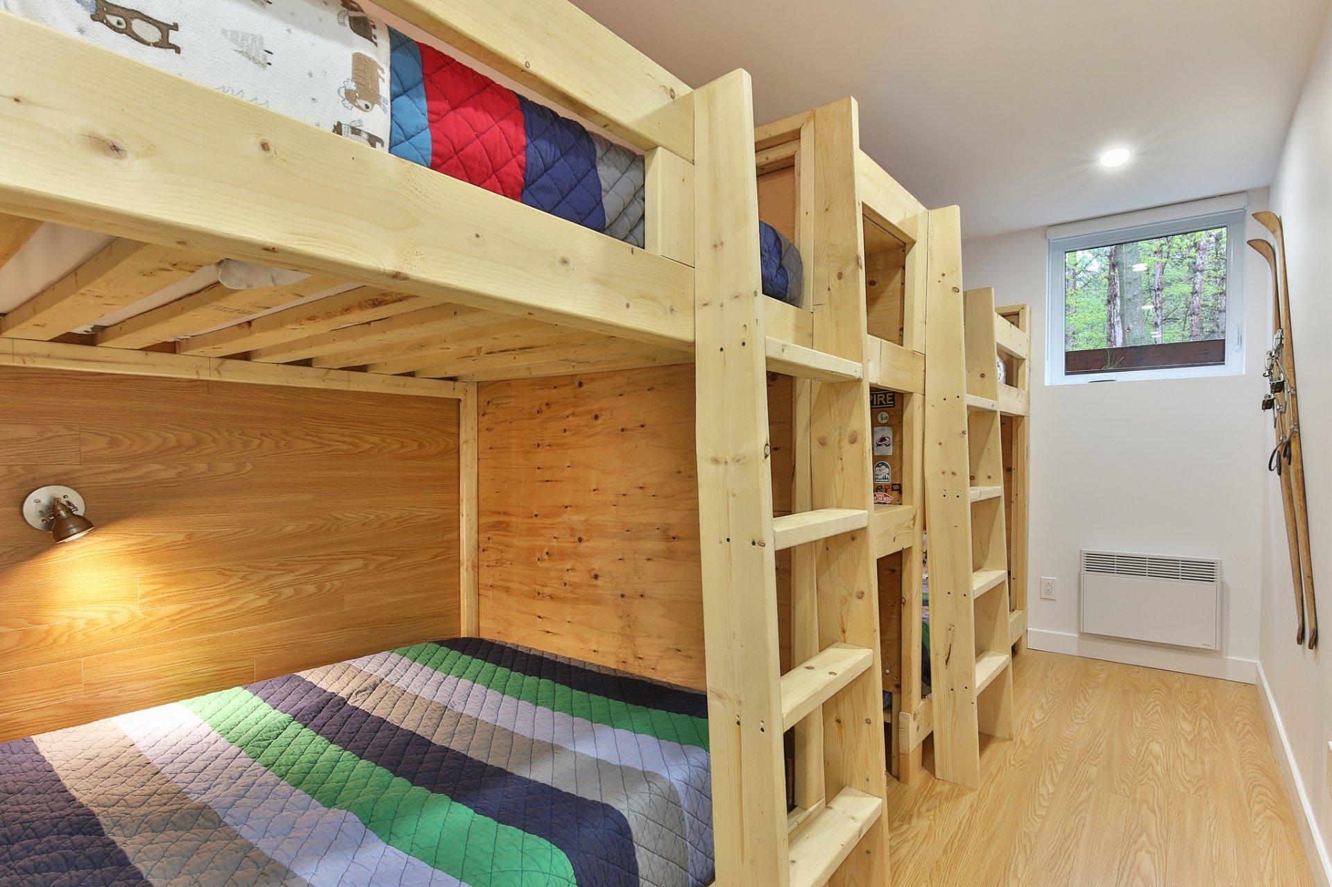









1202


Rue Shefford

,
Bromont,




QC
J2L1E5

