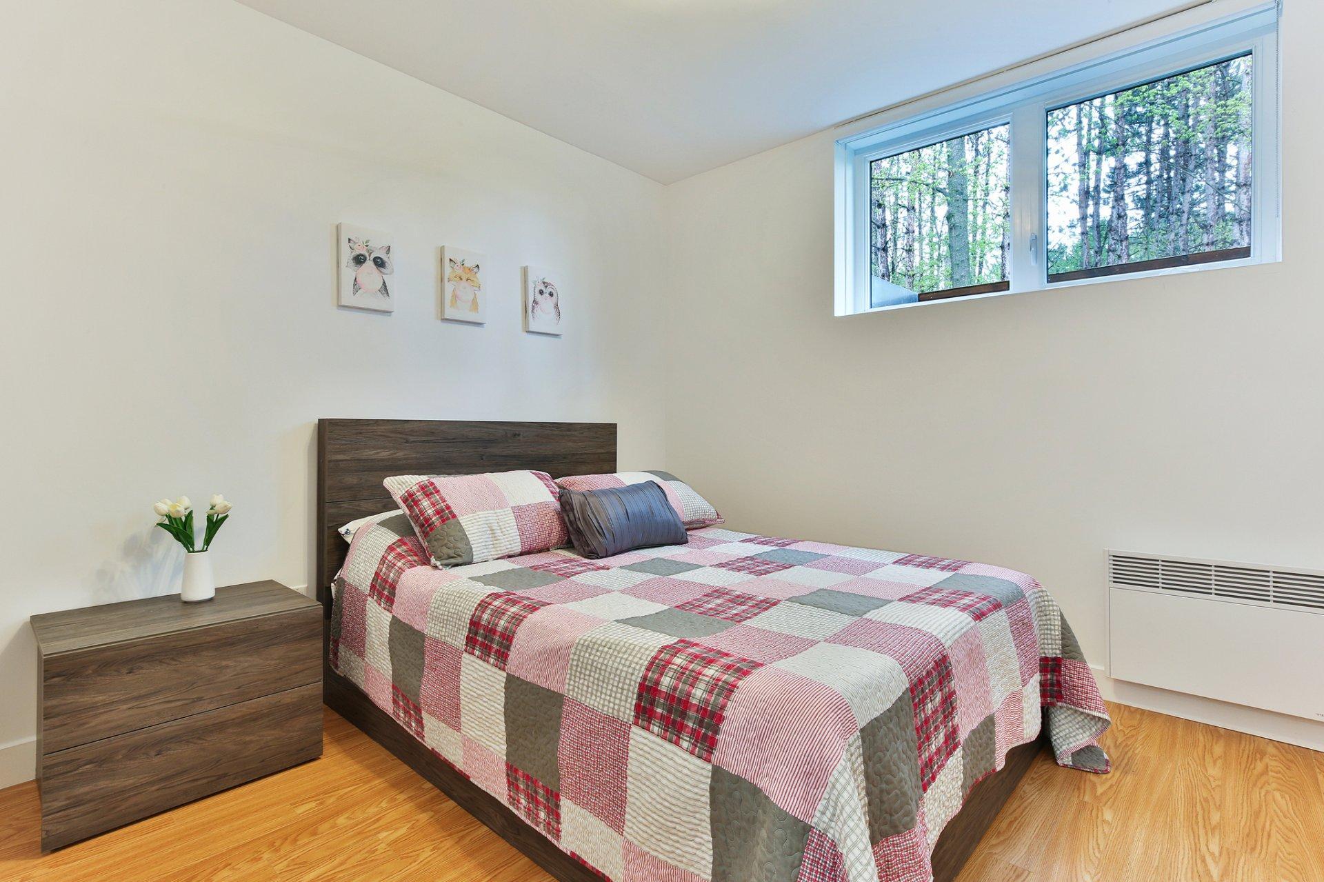 









1202


Rue Shefford

,
Bromont,




QC
J2L1E5

