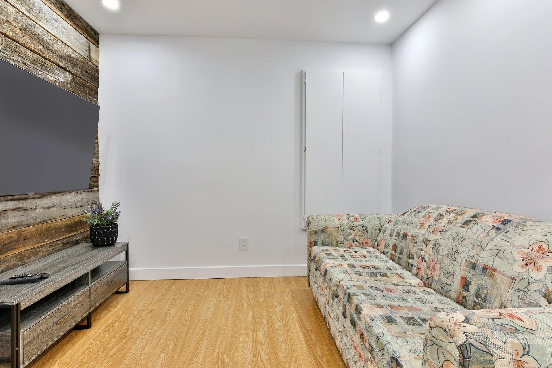 









1202


Rue Shefford

,
Bromont,




QC
J2L1E5

