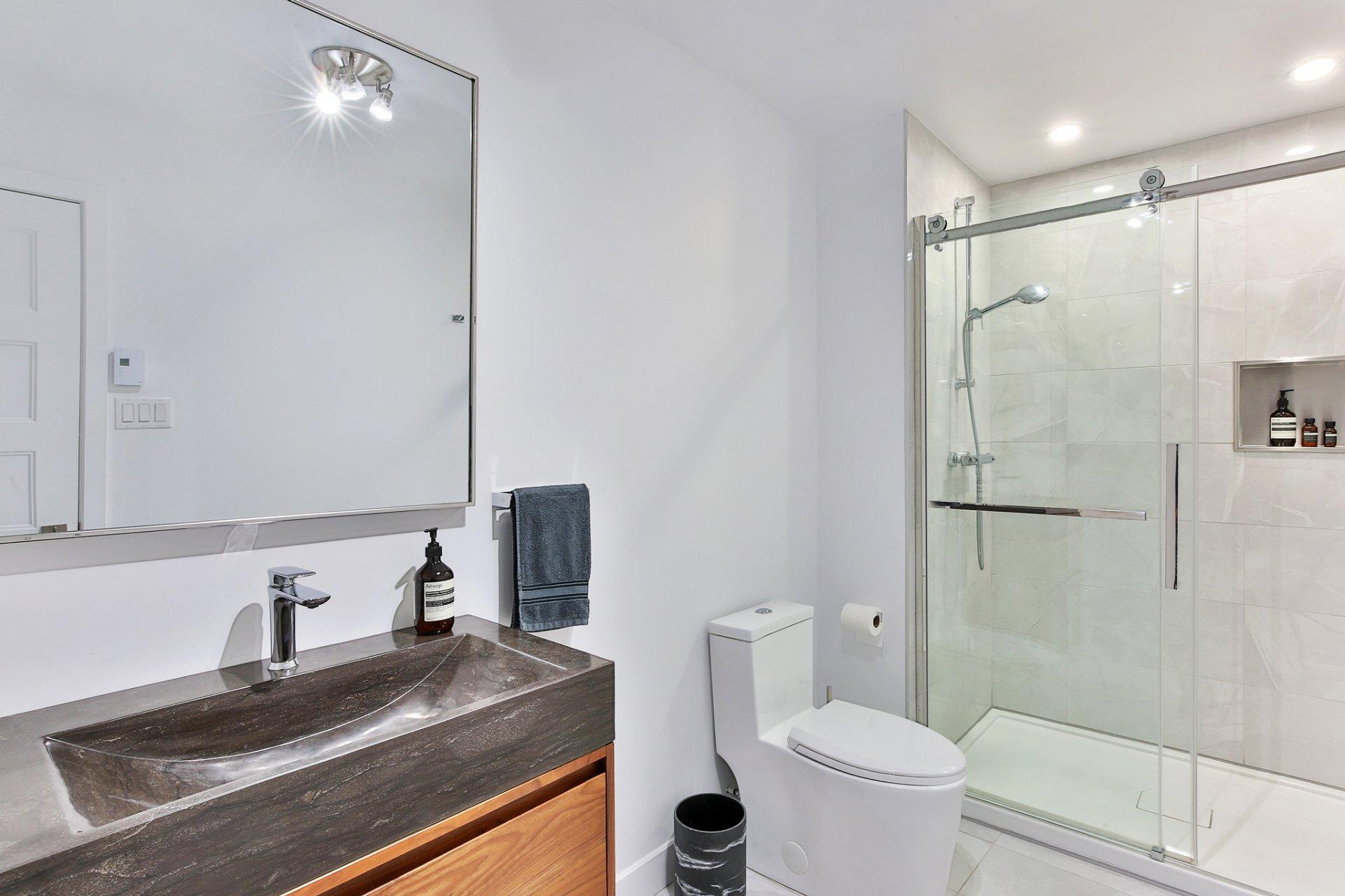 









1202


Rue Shefford

,
Bromont,




QC
J2L1E5

