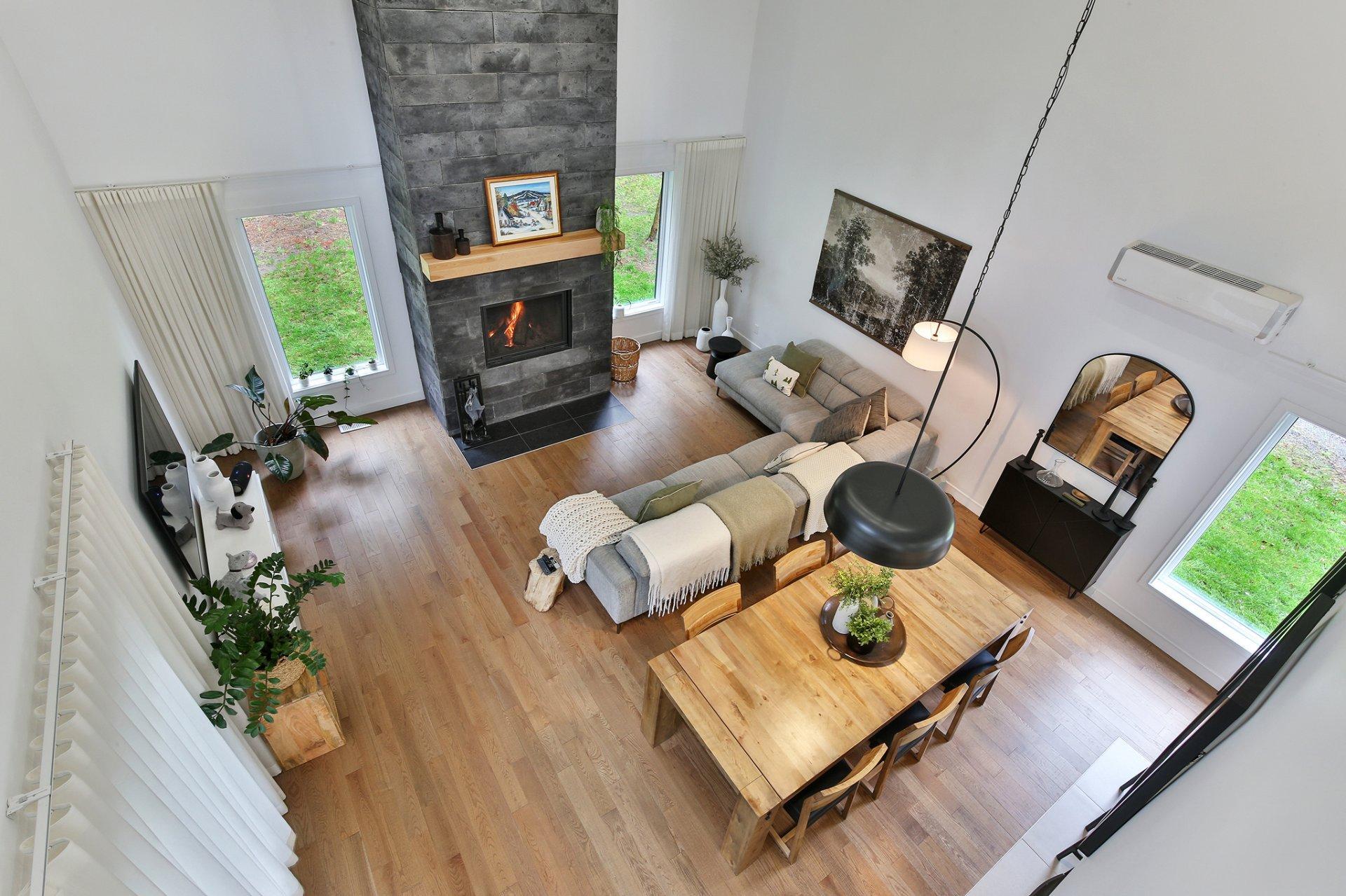 









1202


Rue Shefford

,
Bromont,




QC
J2L1E5

