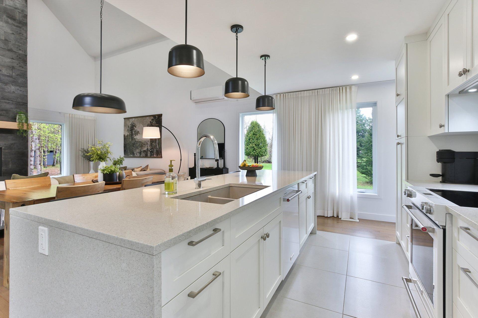 









1202


Rue Shefford

,
Bromont,




QC
J2L1E5

