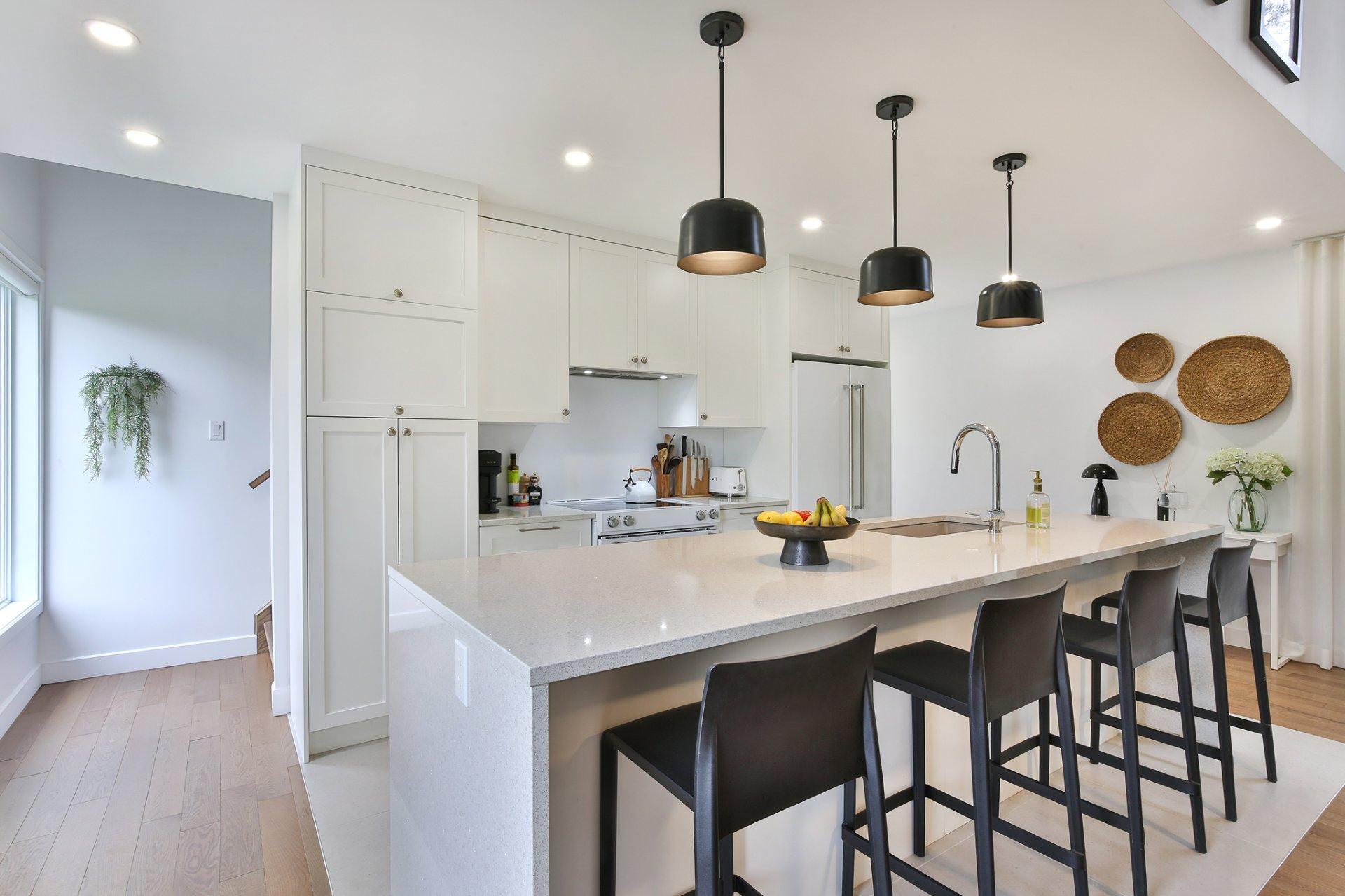 









1202


Rue Shefford

,
Bromont,




QC
J2L1E5

