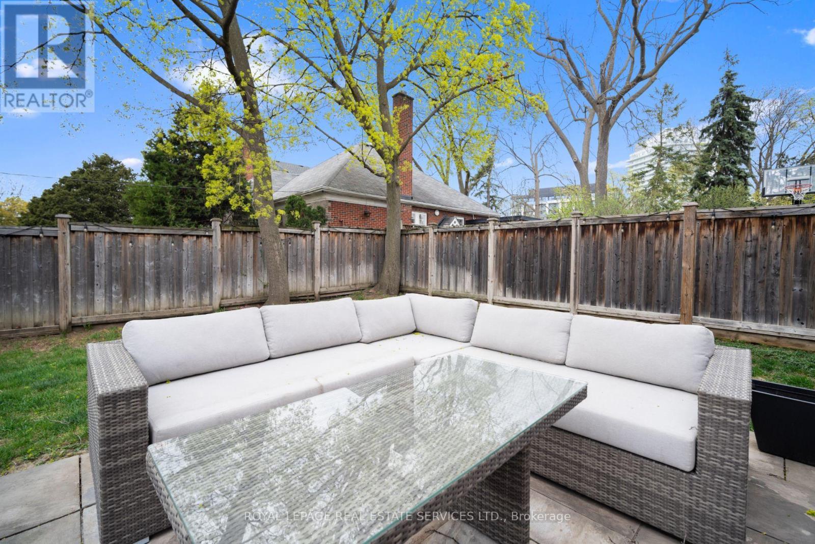 












546 PRINCE EDWARD DRIVE N

,
Toronto,




Ontario
M8X2M7

