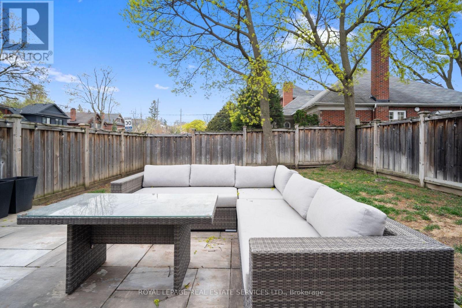 












546 PRINCE EDWARD DRIVE N

,
Toronto,




Ontario
M8X2M7

