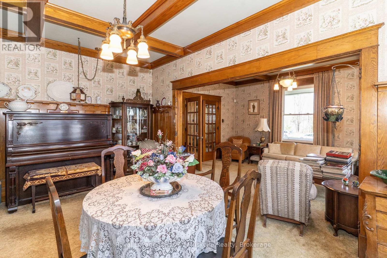 












21 KING STREET

,
Huntsville,




Ontario
P1H1X6

