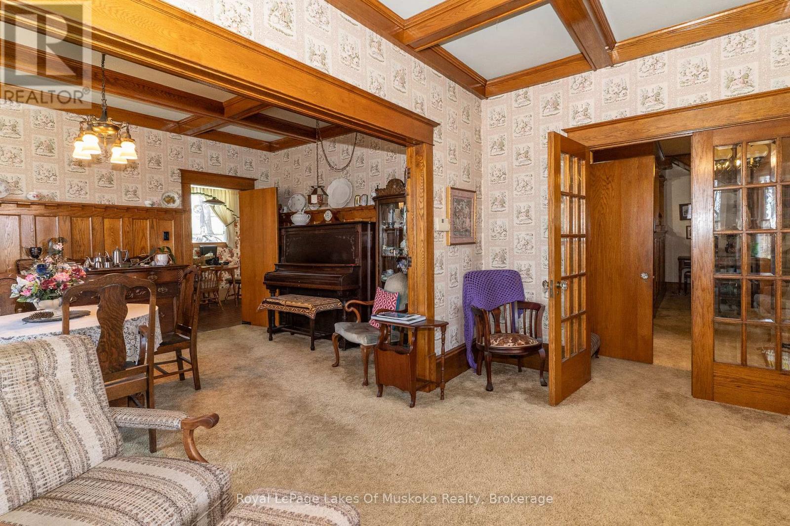 












21 KING STREET

,
Huntsville,




Ontario
P1H1X6

