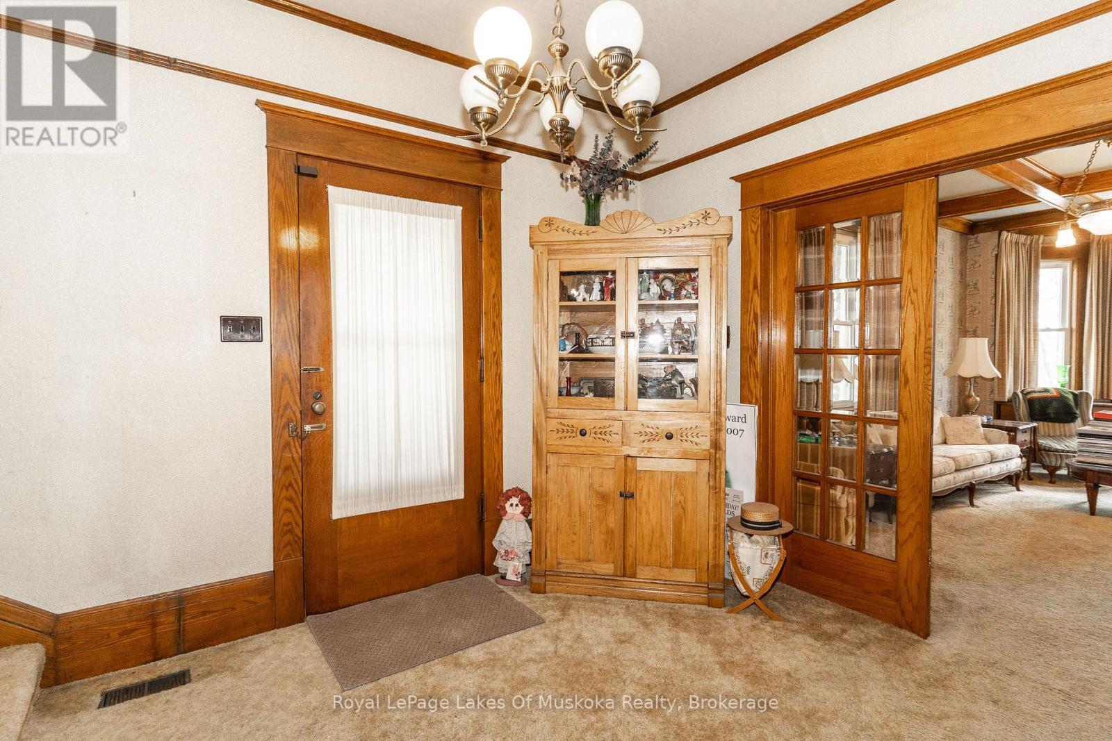 












21 KING STREET

,
Huntsville,




Ontario
P1H1X6

