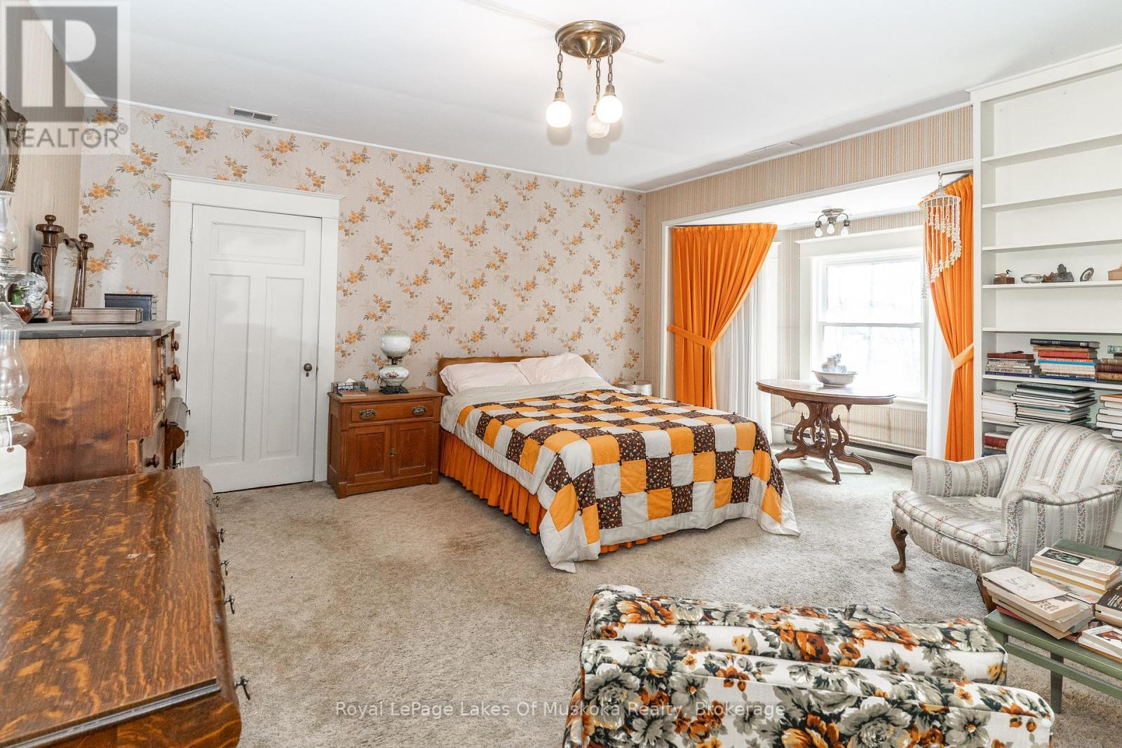 












21 KING STREET

,
Huntsville,




Ontario
P1H1X6

