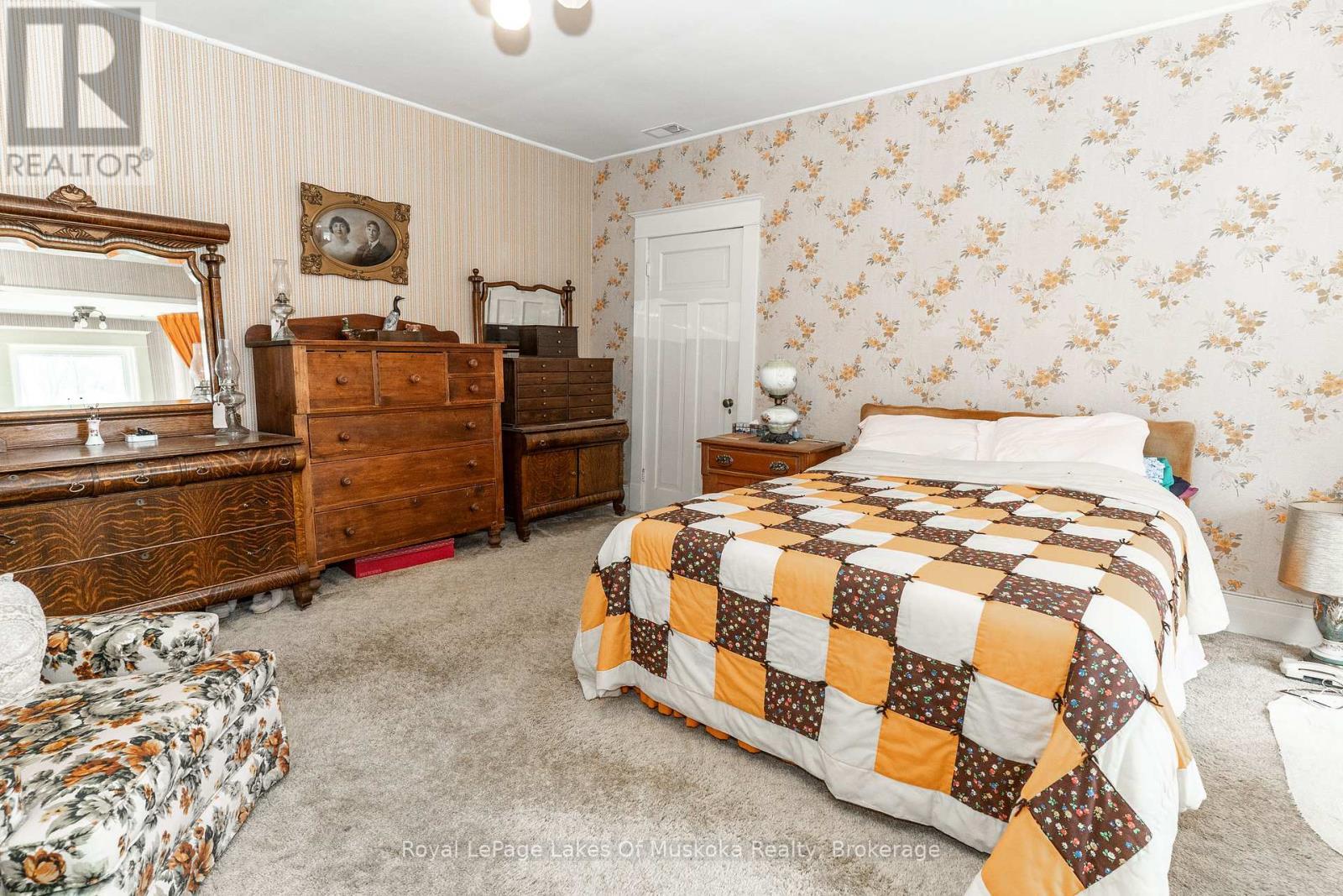 












21 KING STREET

,
Huntsville,




Ontario
P1H1X6

