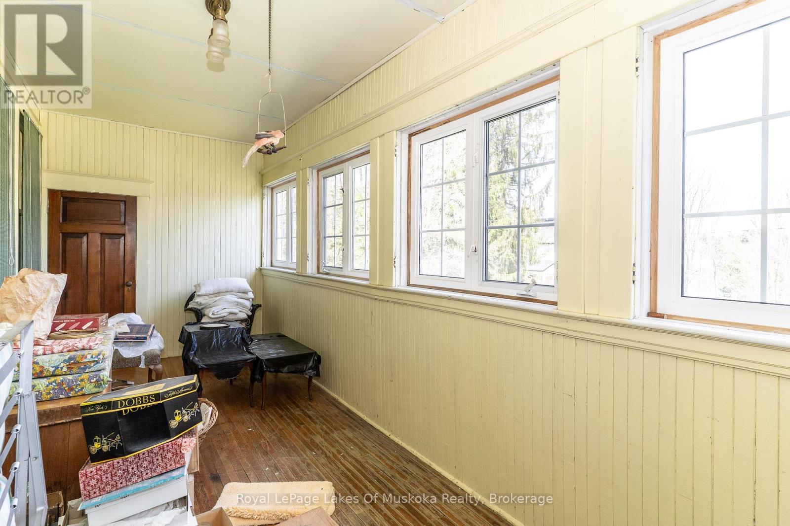 












21 KING STREET

,
Huntsville,




Ontario
P1H1X6

