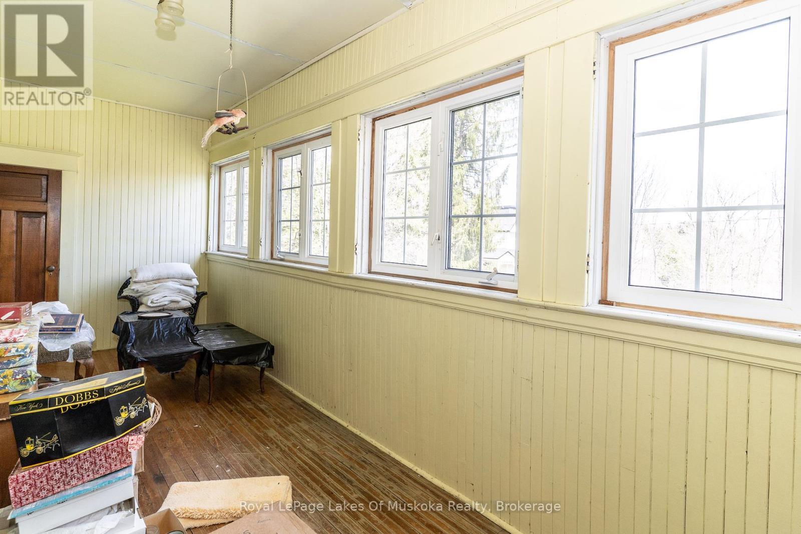 












21 KING STREET

,
Huntsville,




Ontario
P1H1X6

