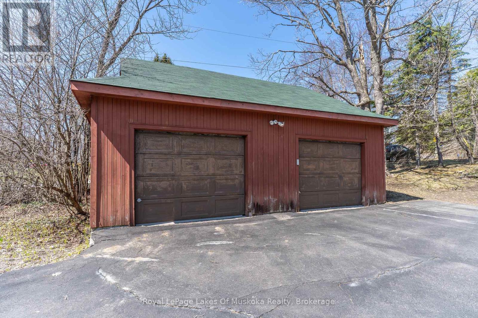 












21 KING STREET

,
Huntsville,




Ontario
P1H1X6

