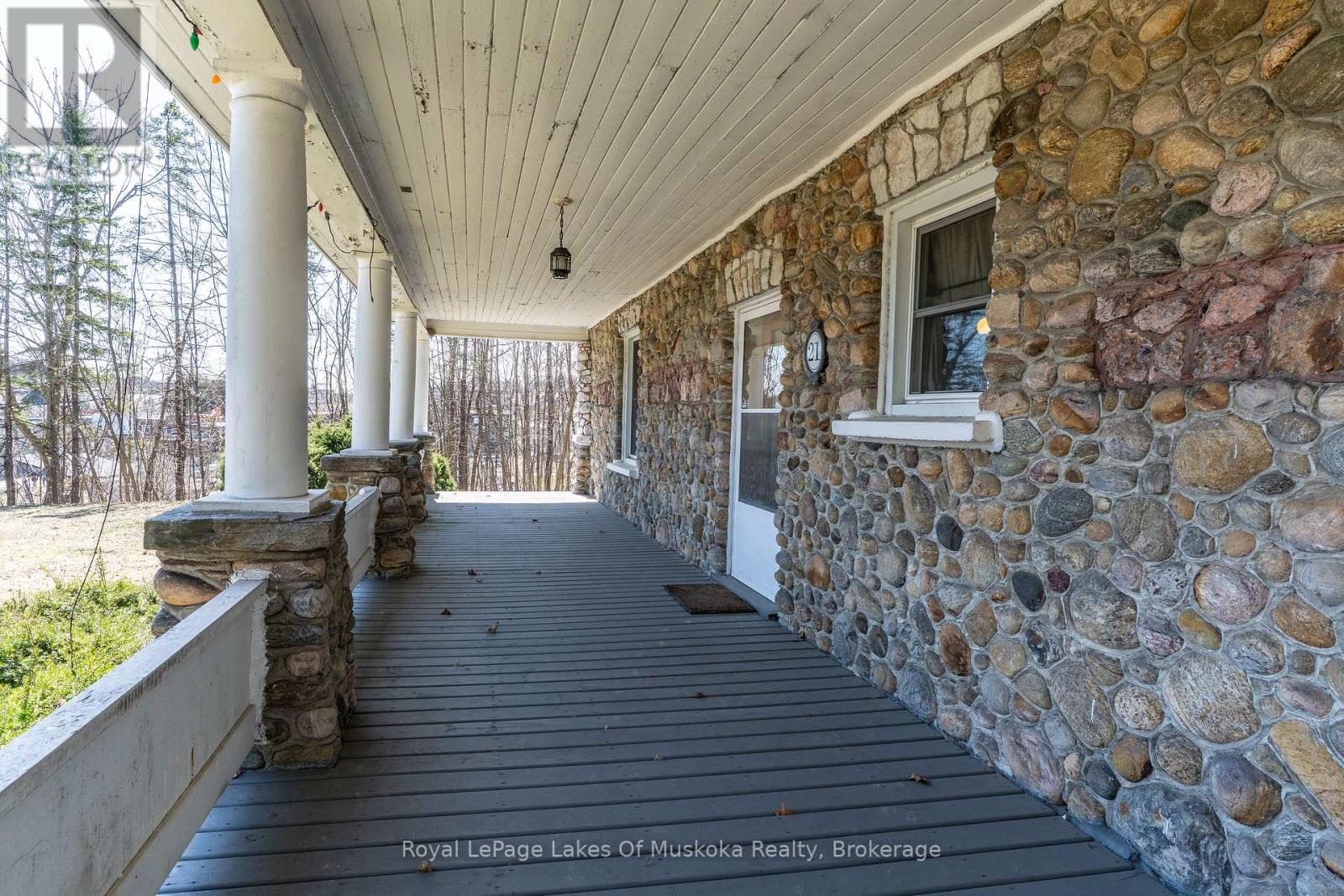 












21 KING STREET

,
Huntsville,




Ontario
P1H1X6

