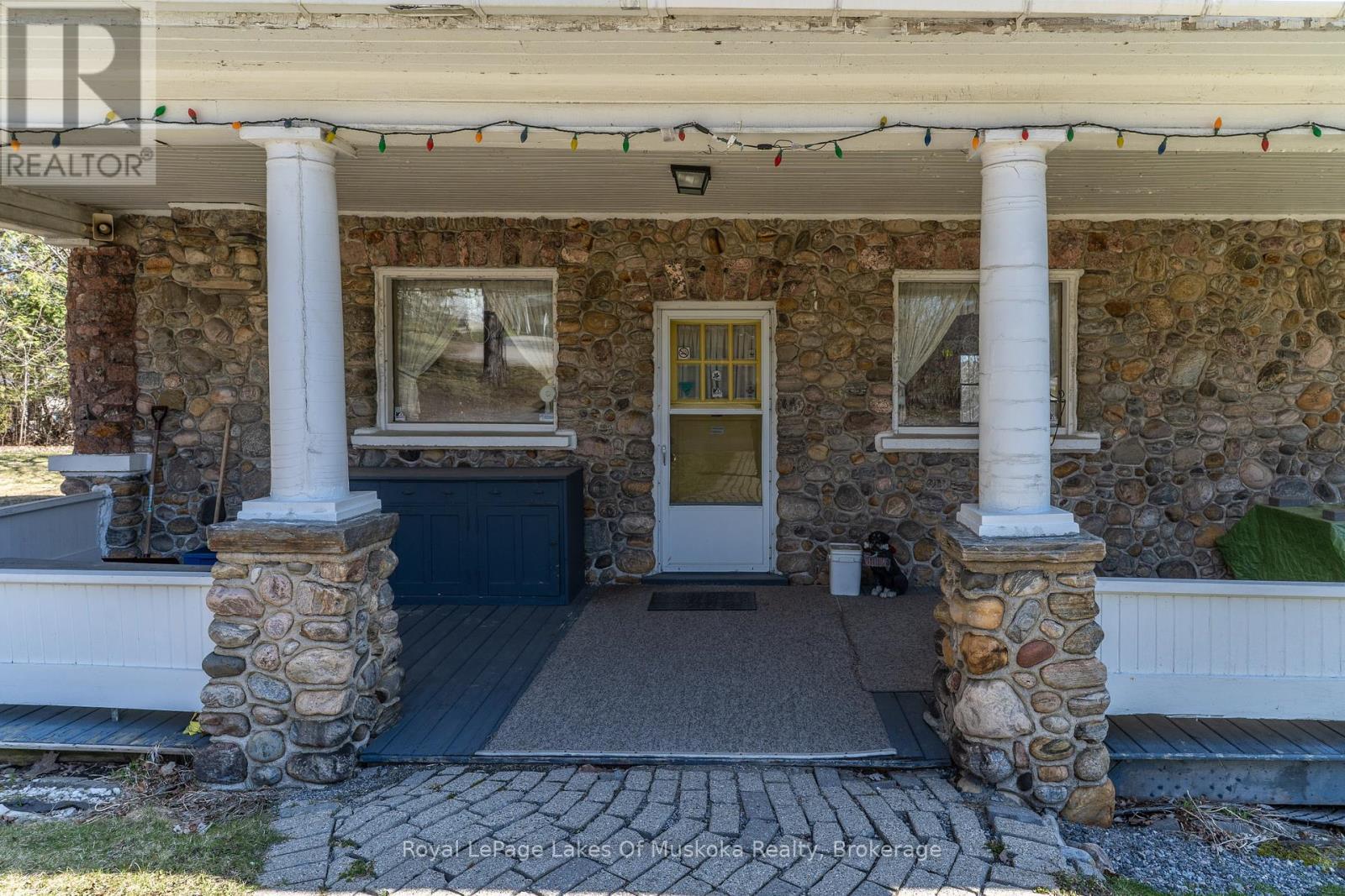 












21 KING STREET

,
Huntsville,




Ontario
P1H1X6

