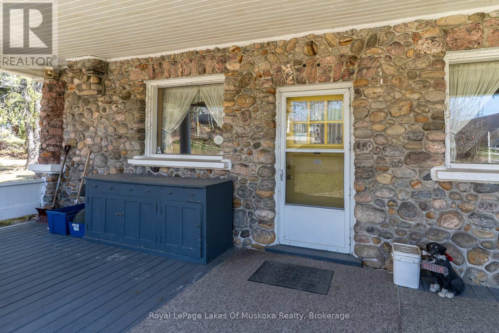 












21 KING STREET

,
Huntsville,




Ontario
P1H1X6

