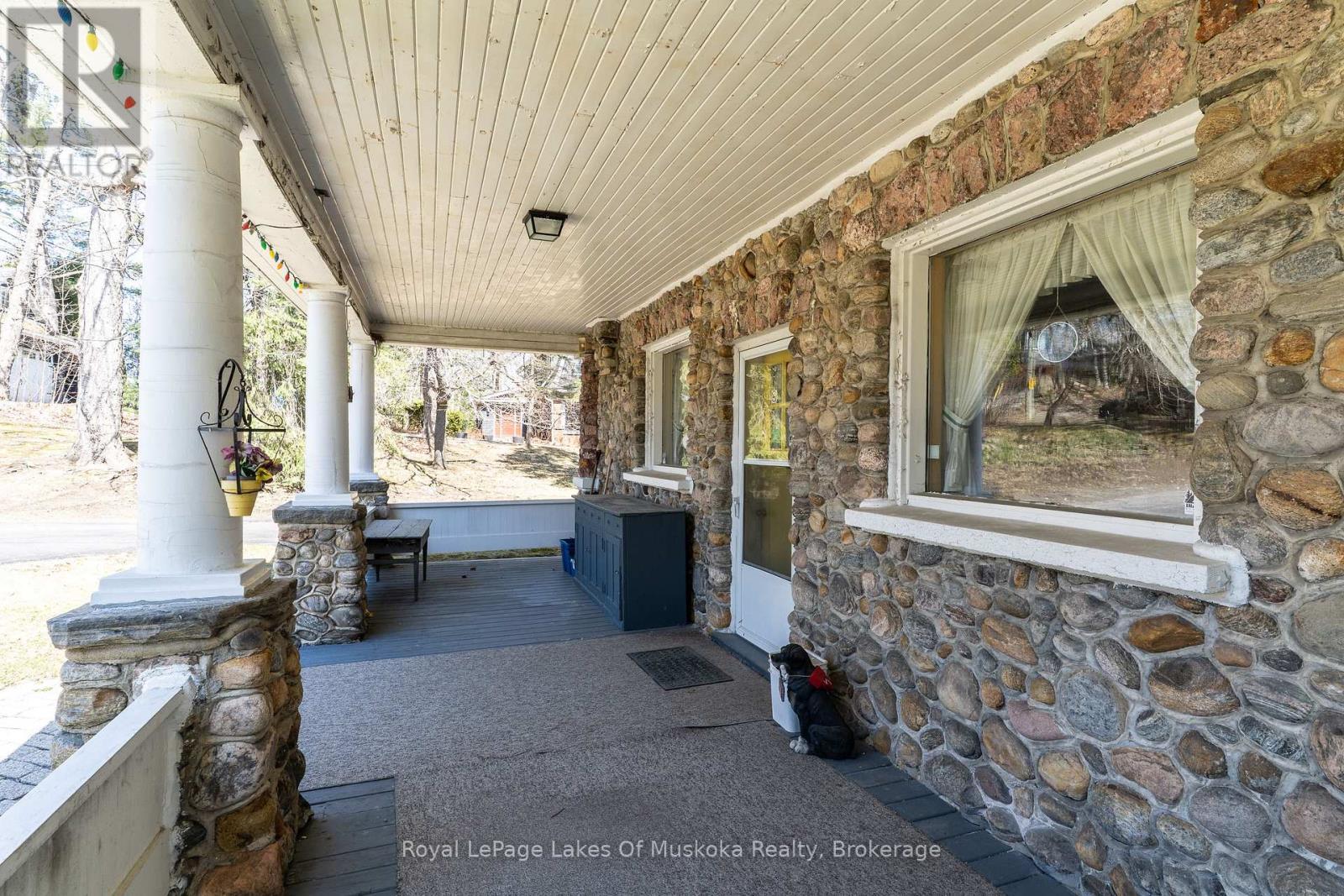 












21 KING STREET

,
Huntsville,




Ontario
P1H1X6


