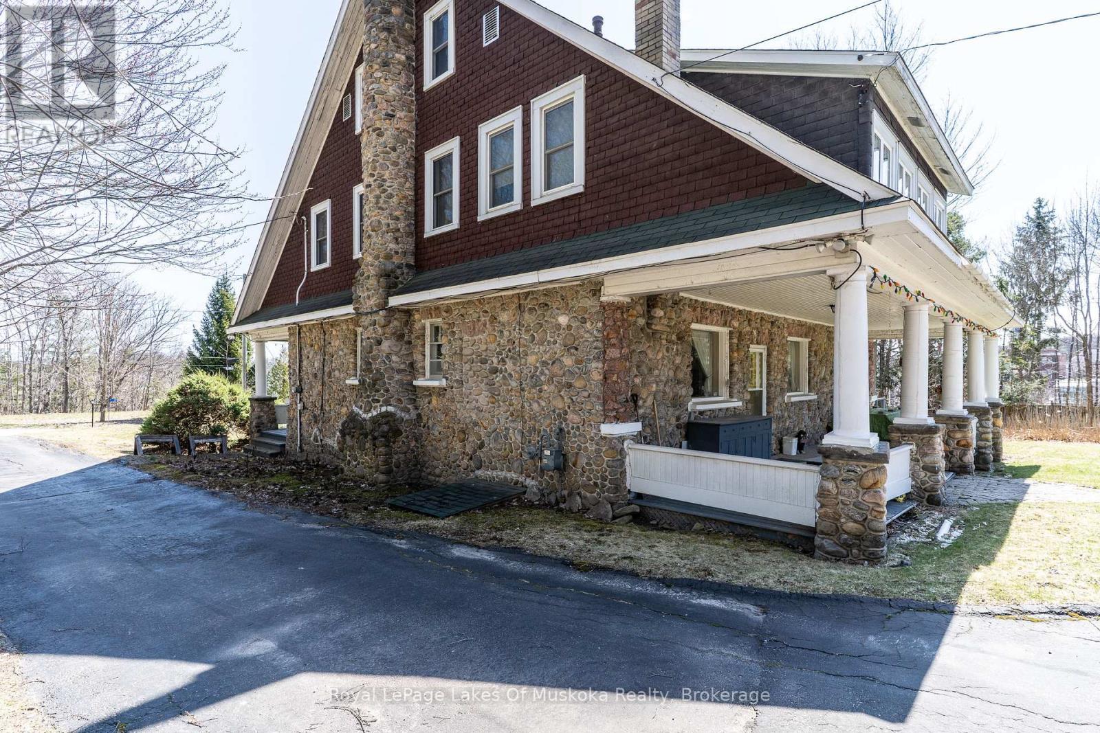 












21 KING STREET

,
Huntsville,




Ontario
P1H1X6

