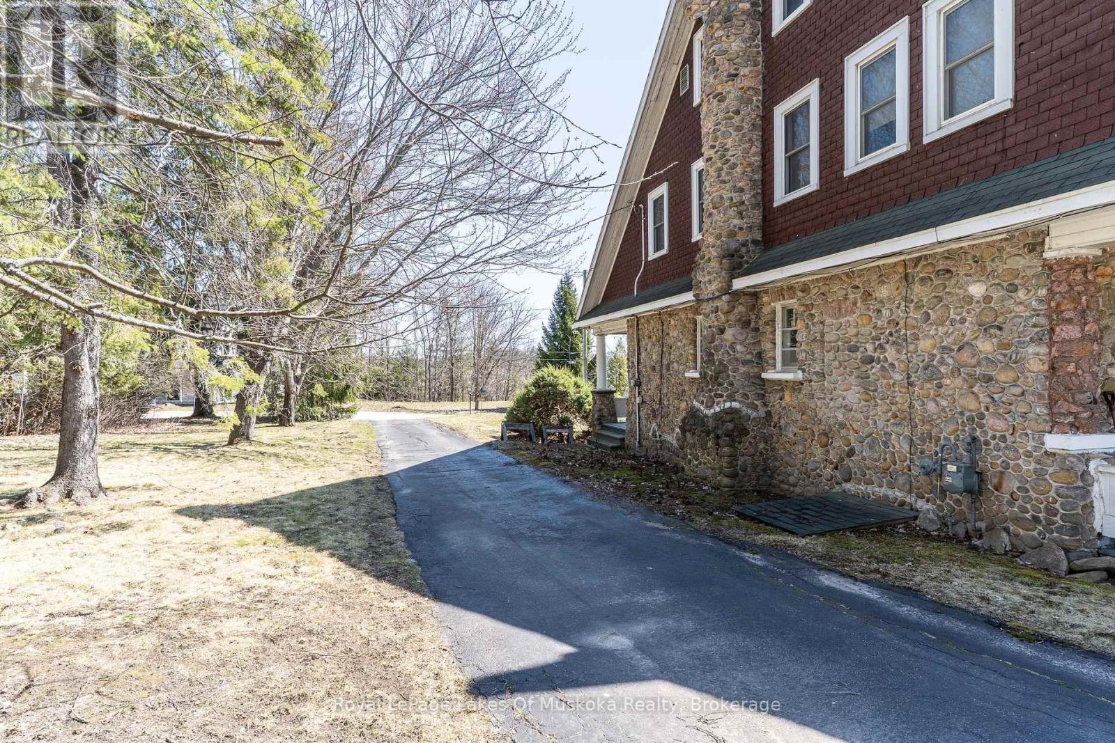 












21 KING STREET

,
Huntsville,




Ontario
P1H1X6

