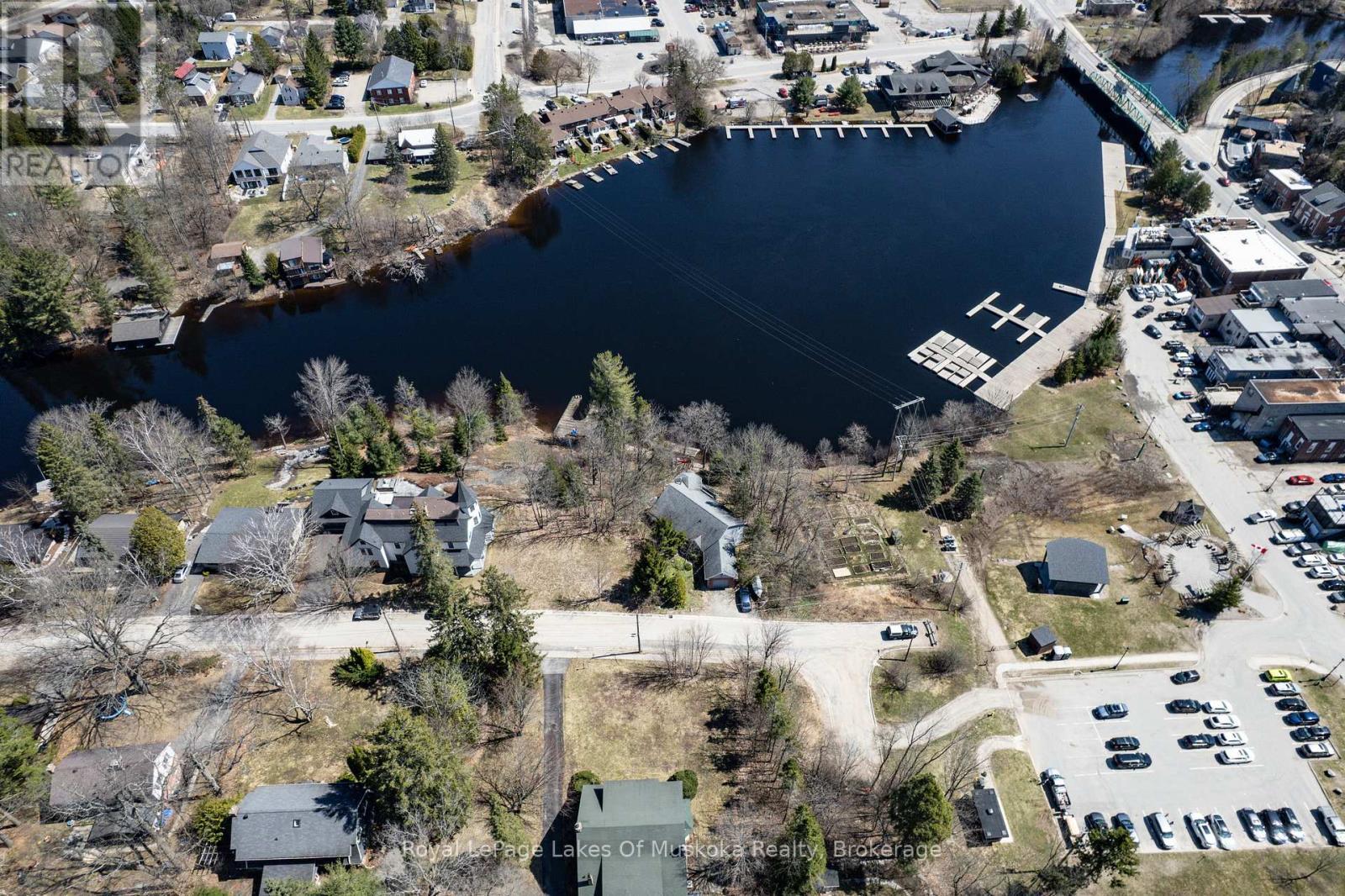 












21 KING STREET

,
Huntsville,




Ontario
P1H1X6

