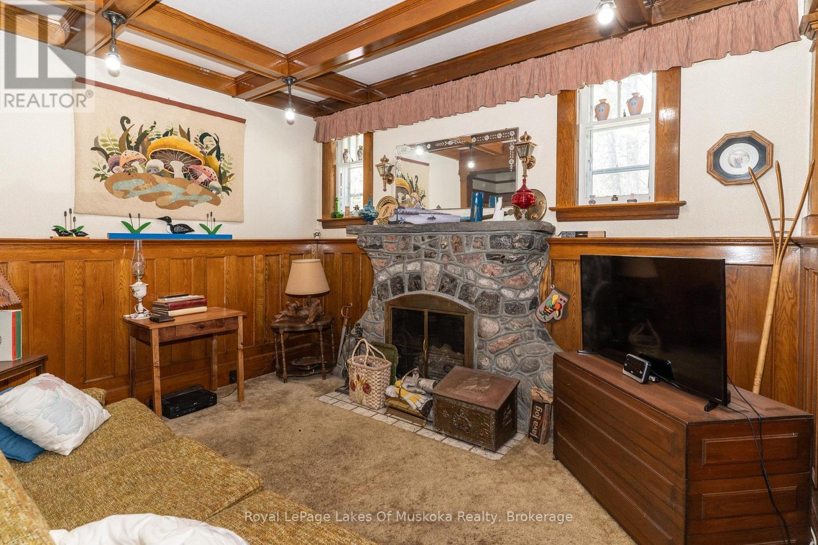 












21 KING STREET

,
Huntsville,




Ontario
P1H1X6

