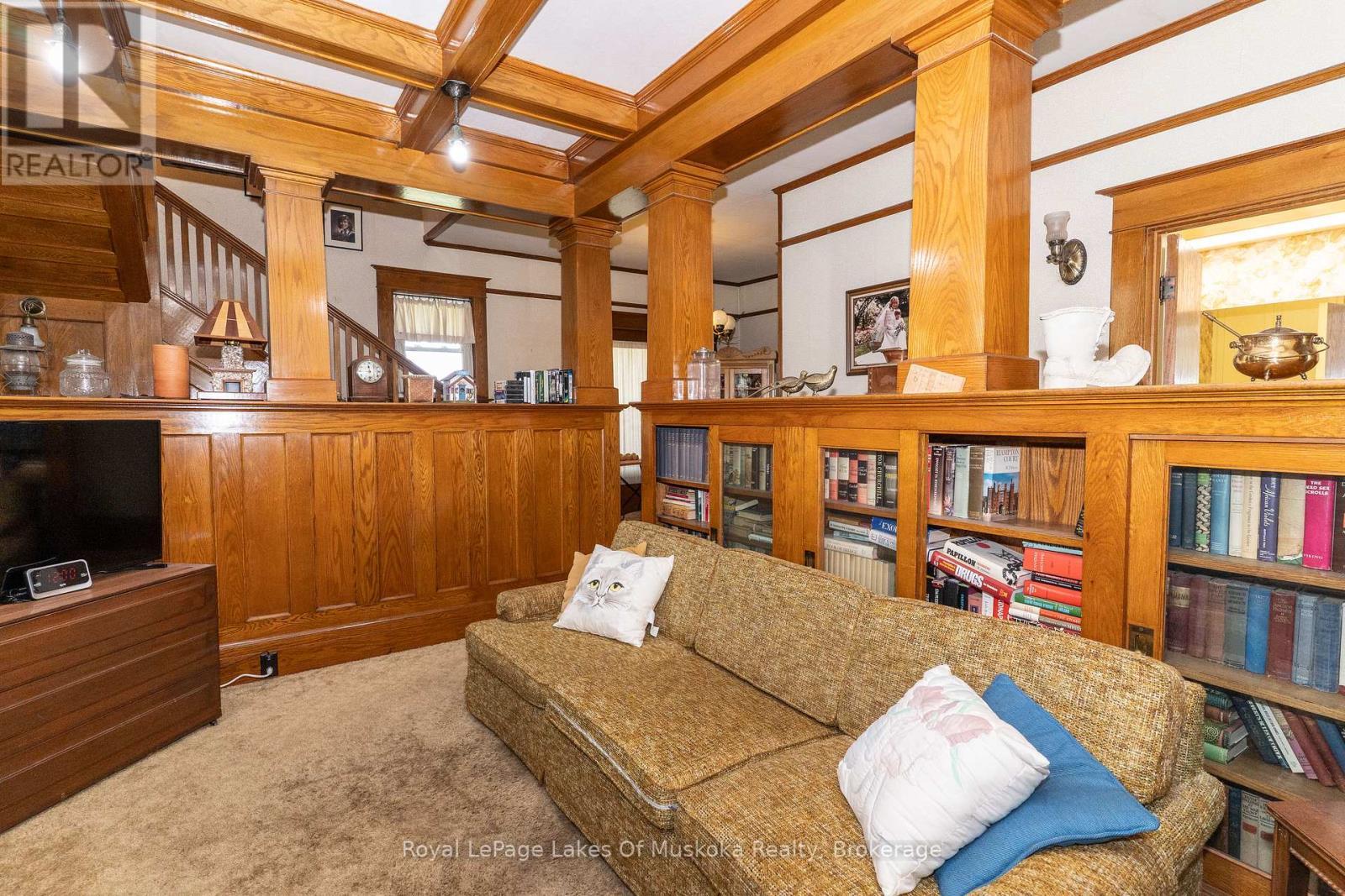 












21 KING STREET

,
Huntsville,




Ontario
P1H1X6

