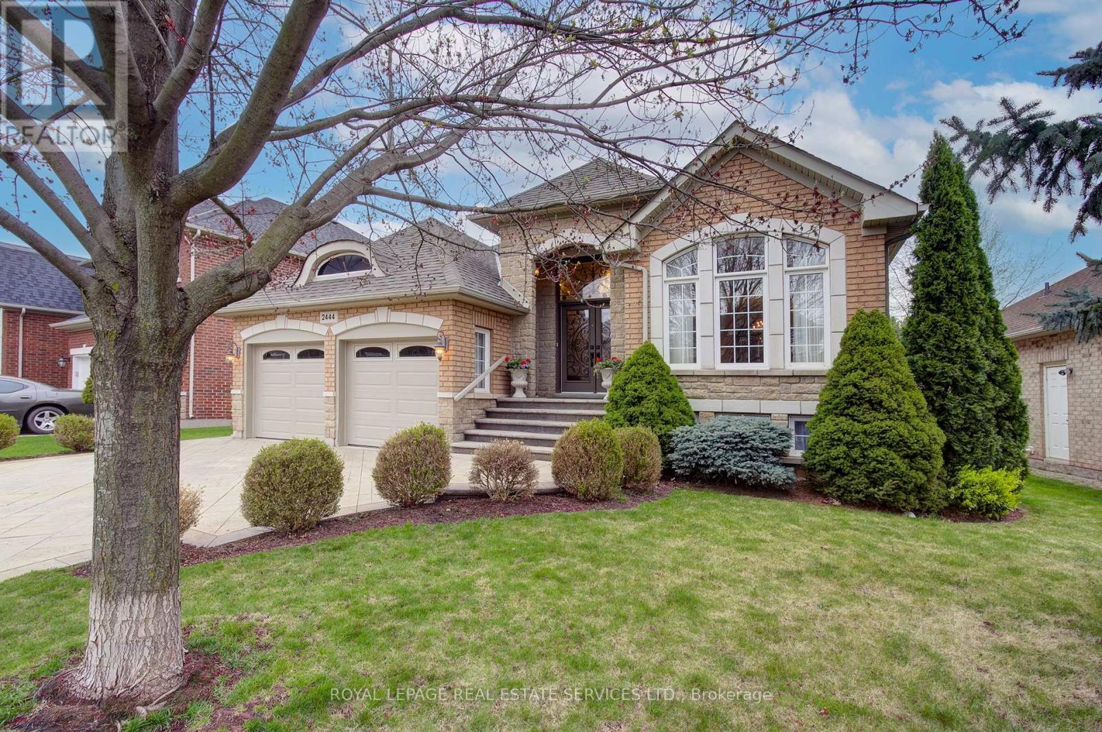 












2444 SALCOME DRIVE

,
Oakville,




Ontario
L6H7N5

