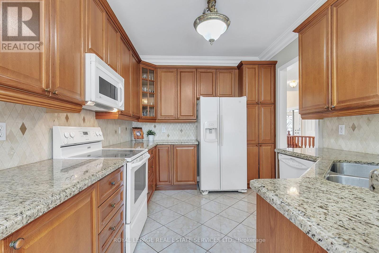 












2444 SALCOME DRIVE

,
Oakville,




Ontario
L6H7N5

