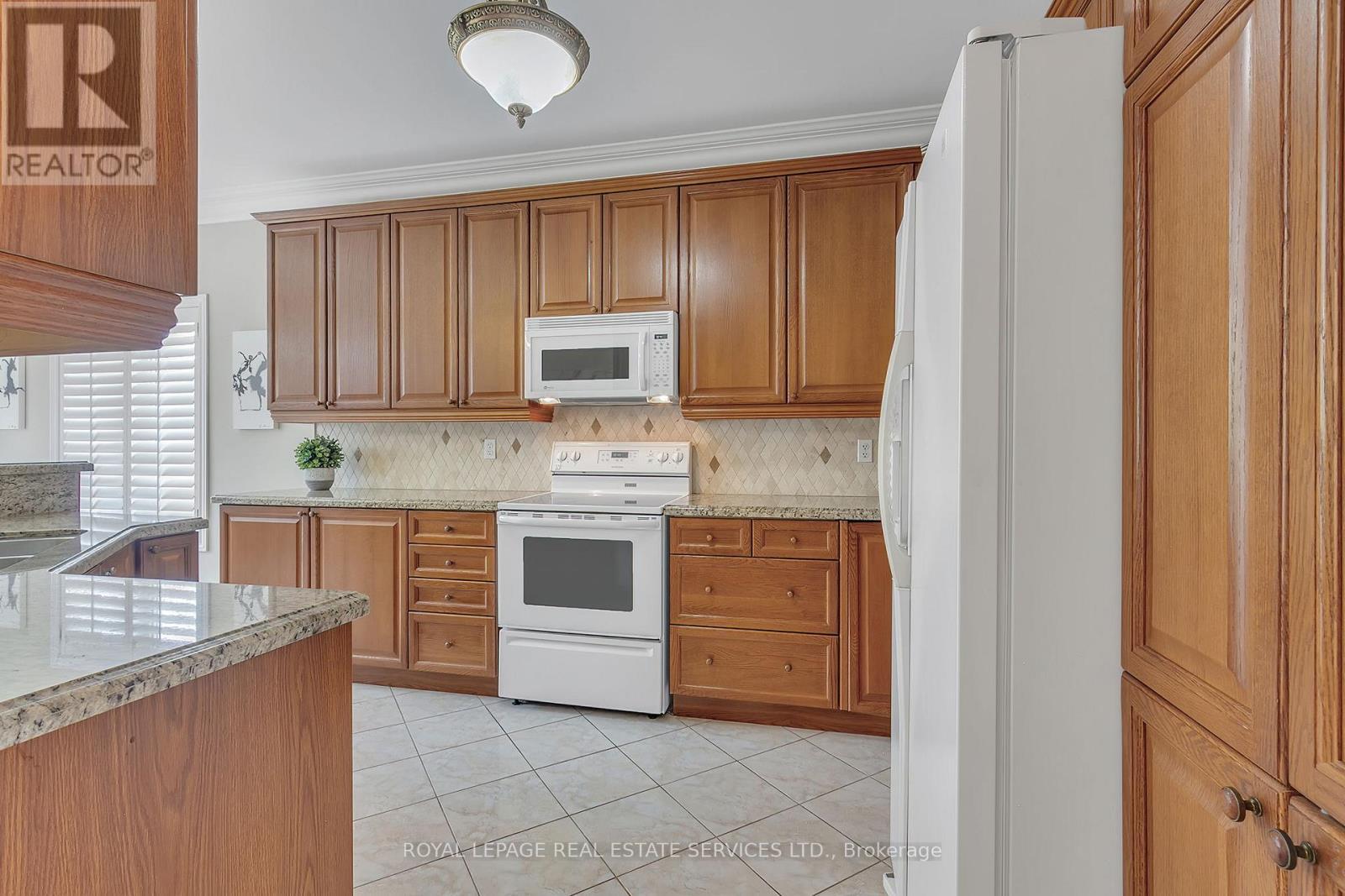 












2444 SALCOME DRIVE

,
Oakville,




Ontario
L6H7N5

