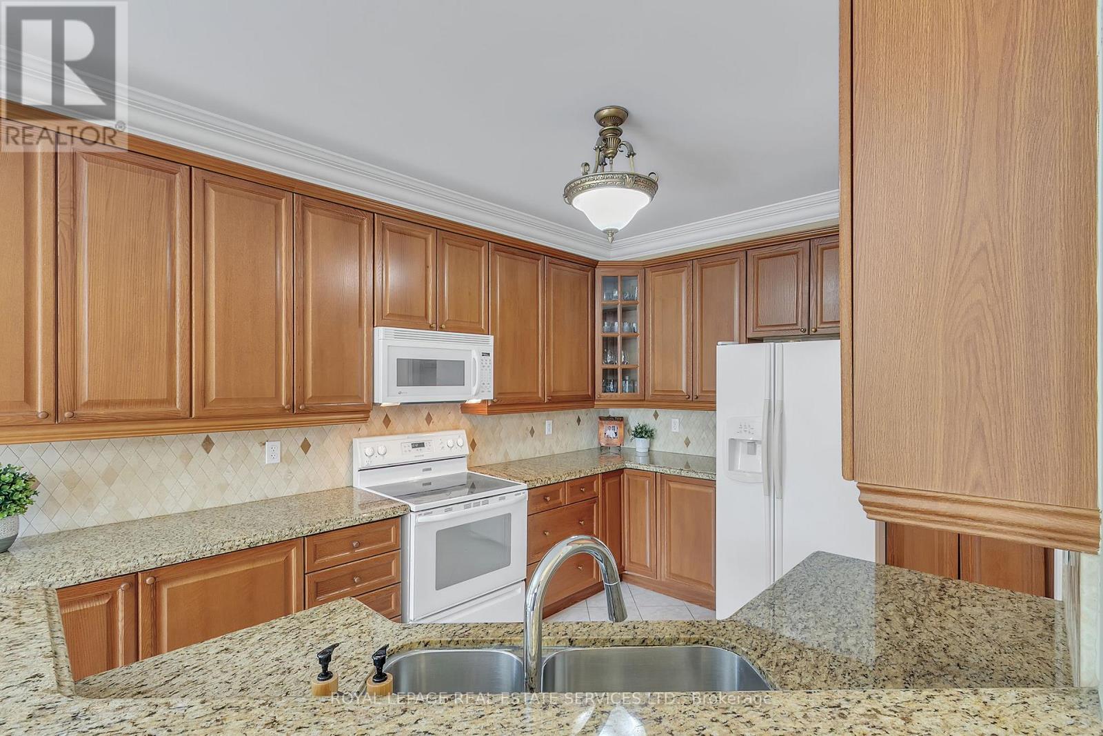 












2444 SALCOME DRIVE

,
Oakville,




Ontario
L6H7N5


