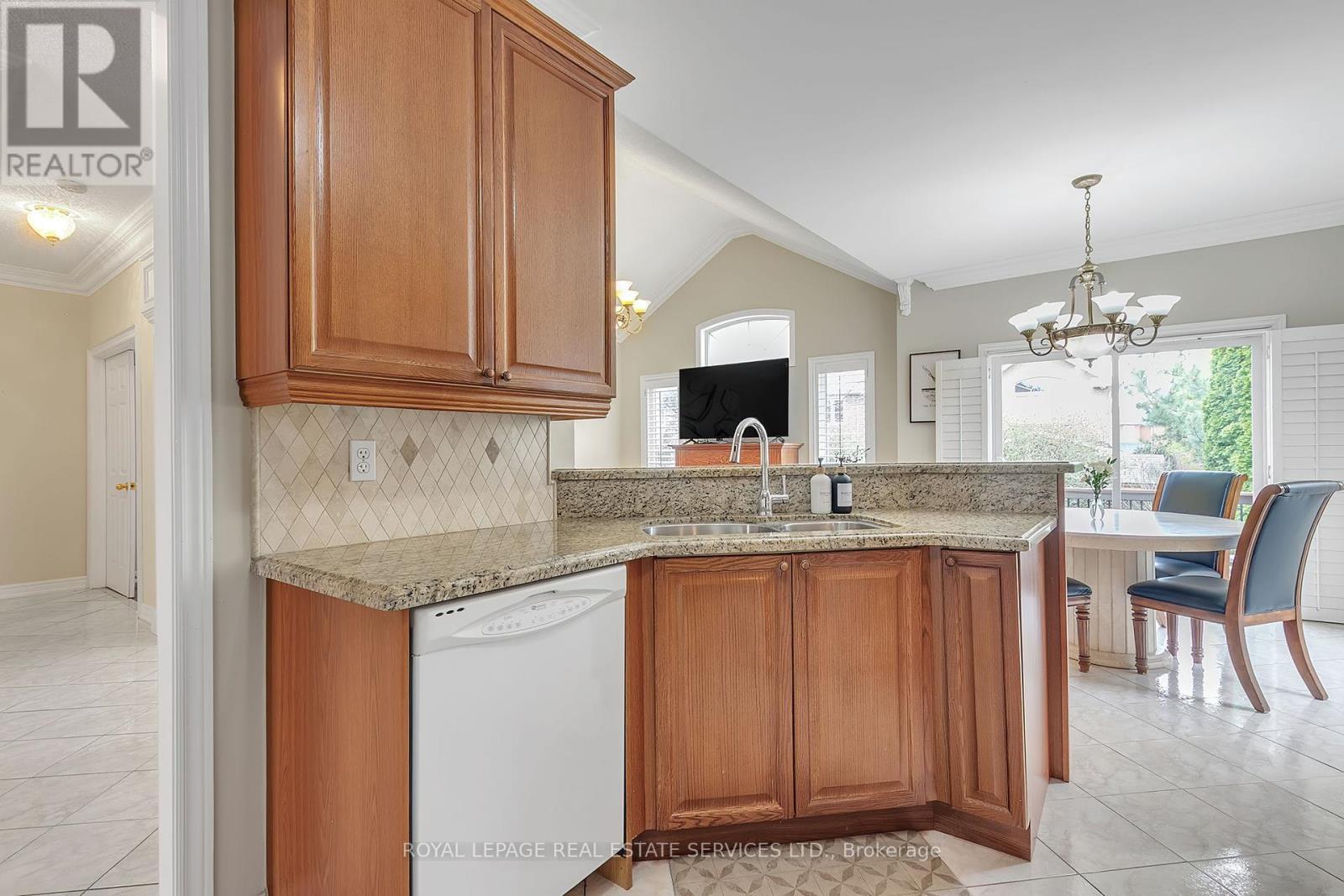 












2444 SALCOME DRIVE

,
Oakville,




Ontario
L6H7N5

