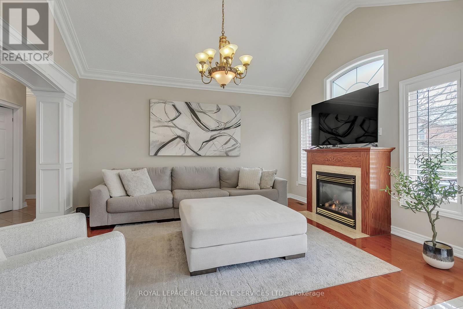 












2444 SALCOME DRIVE

,
Oakville,




Ontario
L6H7N5

