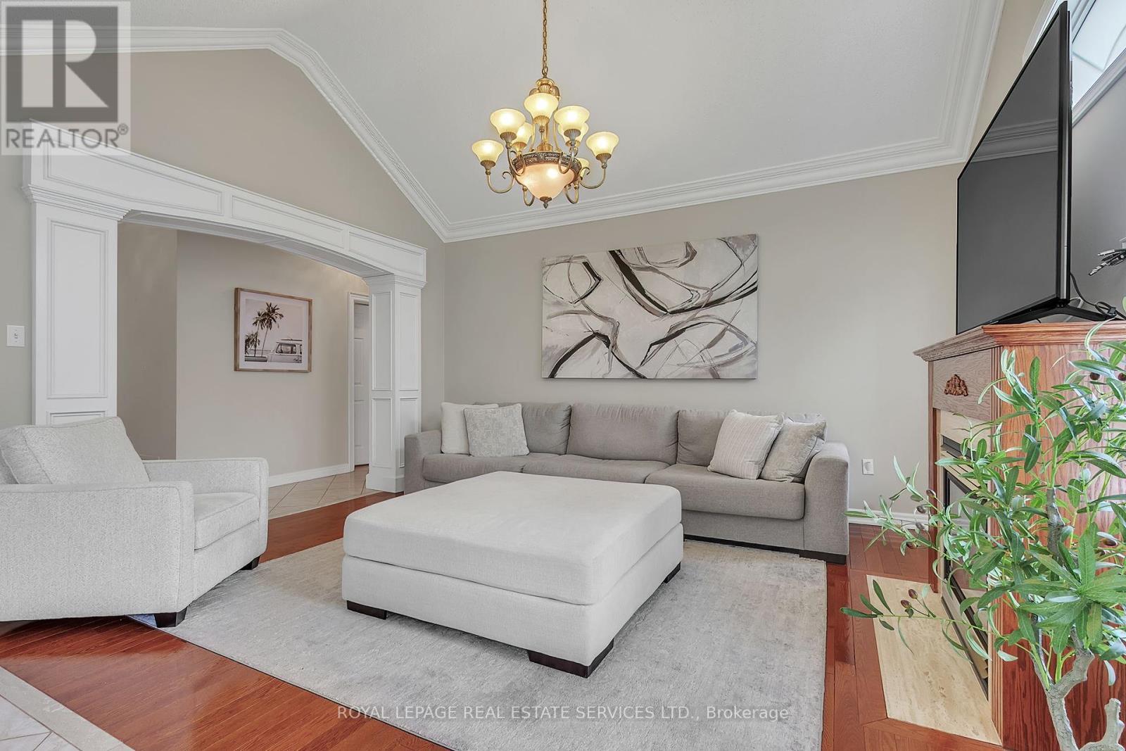 












2444 SALCOME DRIVE

,
Oakville,




Ontario
L6H7N5

