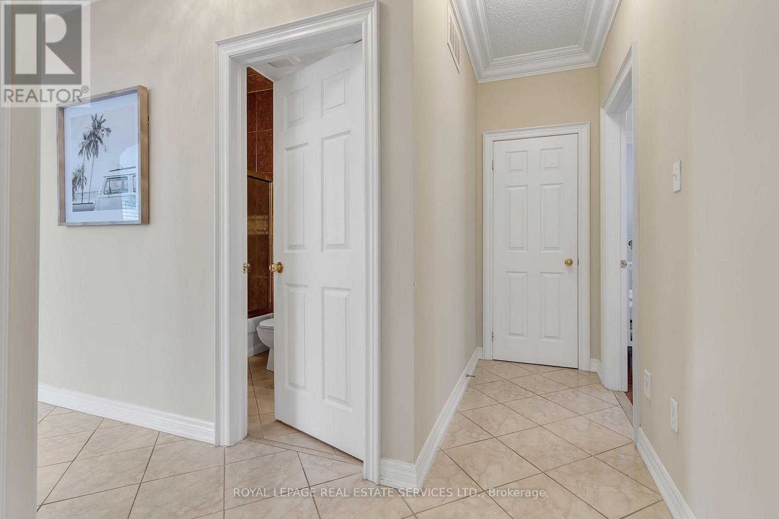 












2444 SALCOME DRIVE

,
Oakville,




Ontario
L6H7N5

