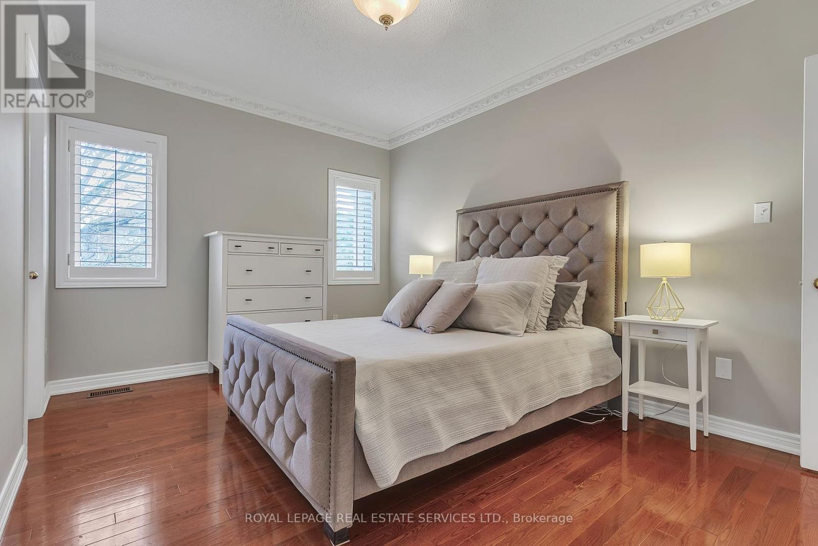 












2444 SALCOME DRIVE

,
Oakville,




Ontario
L6H7N5

