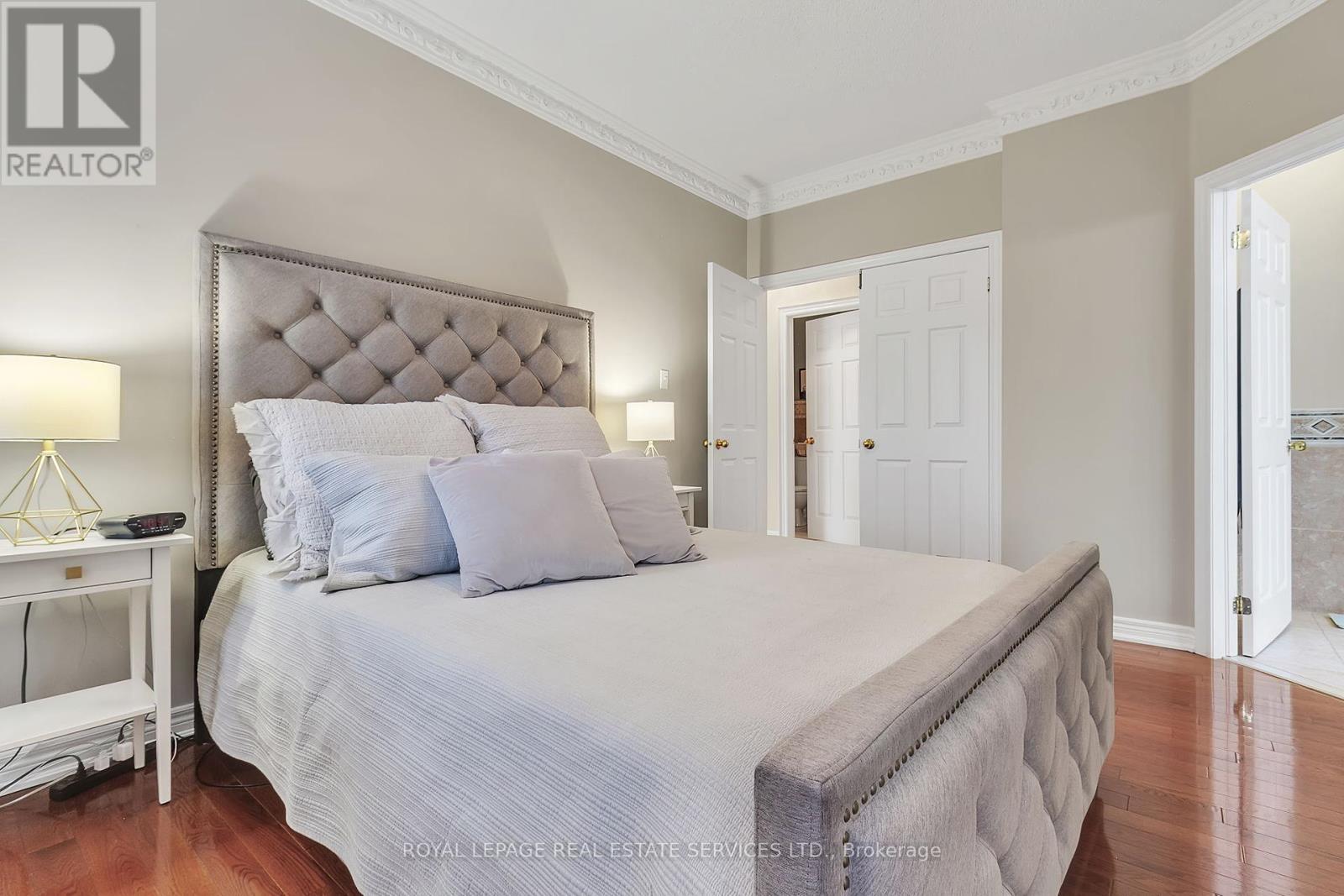 












2444 SALCOME DRIVE

,
Oakville,




Ontario
L6H7N5

