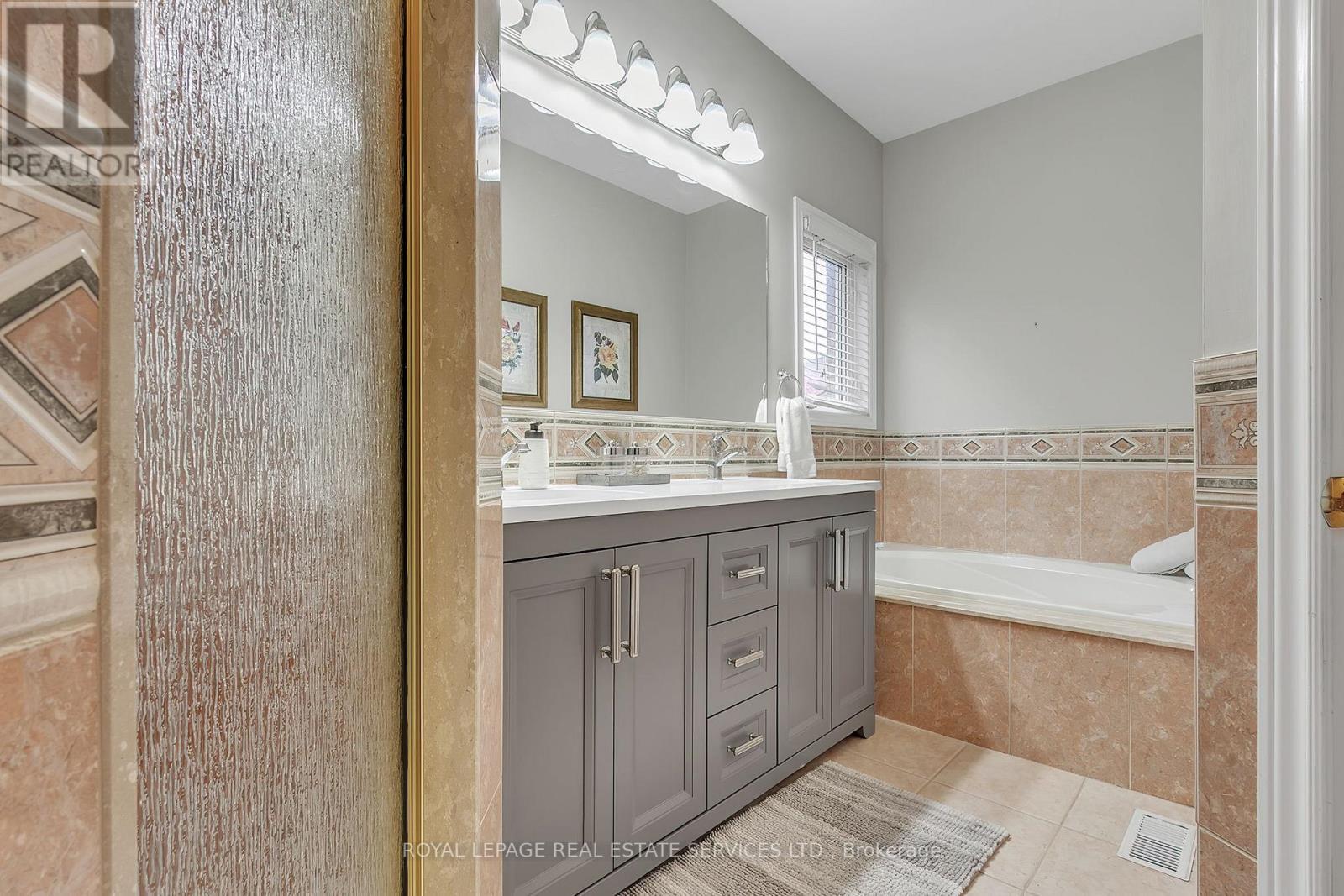 












2444 SALCOME DRIVE

,
Oakville,




Ontario
L6H7N5

