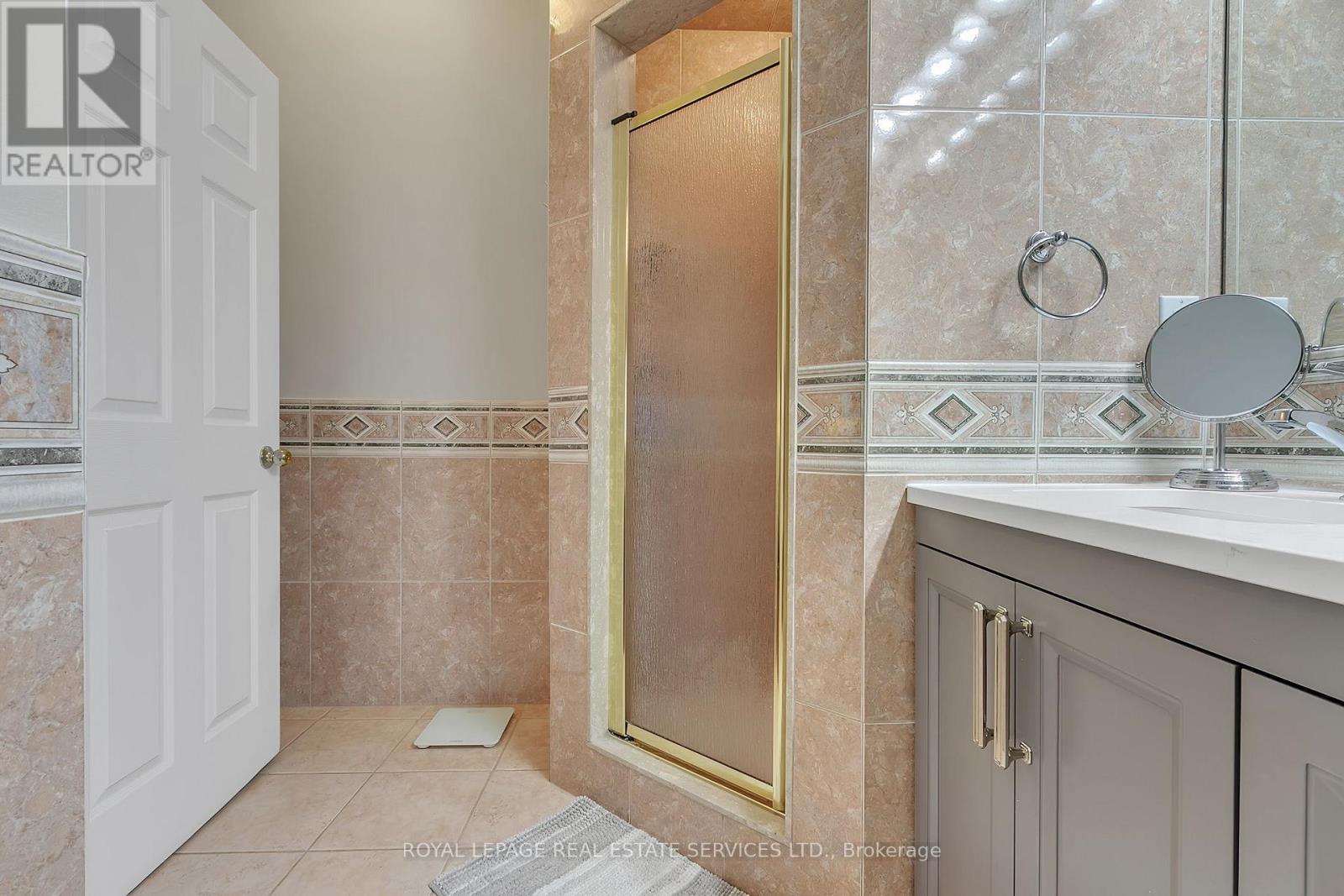












2444 SALCOME DRIVE

,
Oakville,




Ontario
L6H7N5

