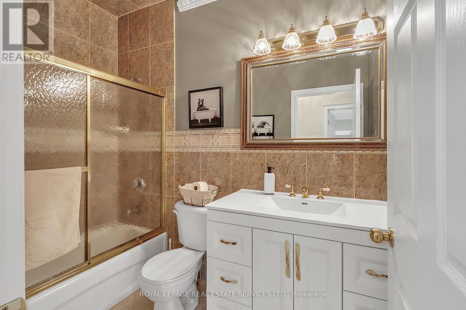 












2444 SALCOME DRIVE

,
Oakville,




Ontario
L6H7N5

