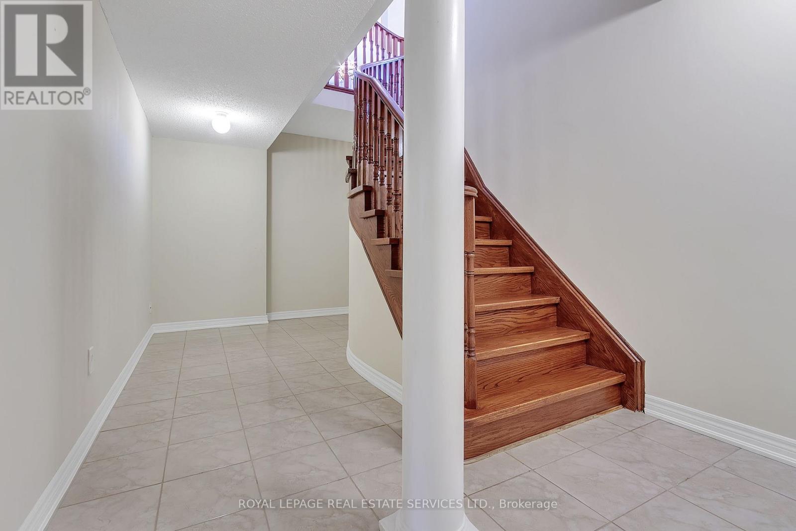 












2444 SALCOME DRIVE

,
Oakville,




Ontario
L6H7N5

