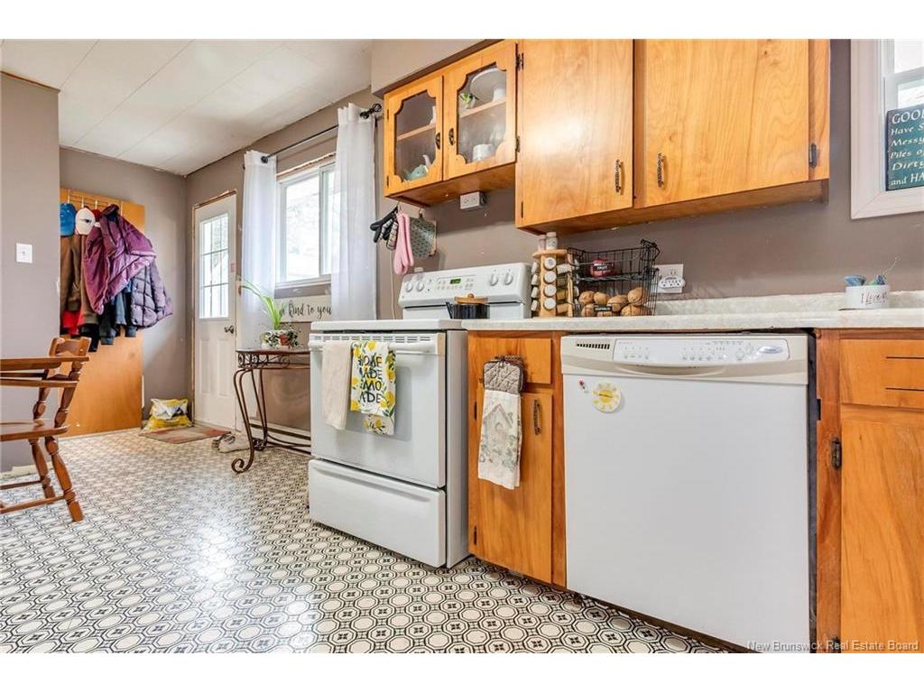 









4


Hillside

DR,
Blacks Harbour,




NB
E5H 1H5

