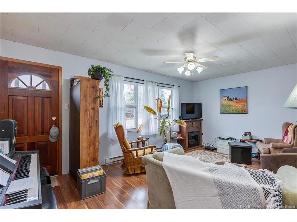 









4


Hillside

DR,
Blacks Harbour,




NB
E5H 1H5

