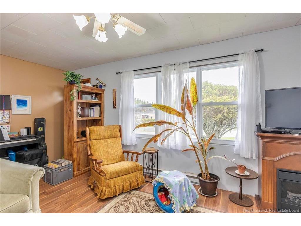 









4


Hillside

DR,
Blacks Harbour,




NB
E5H 1H5

